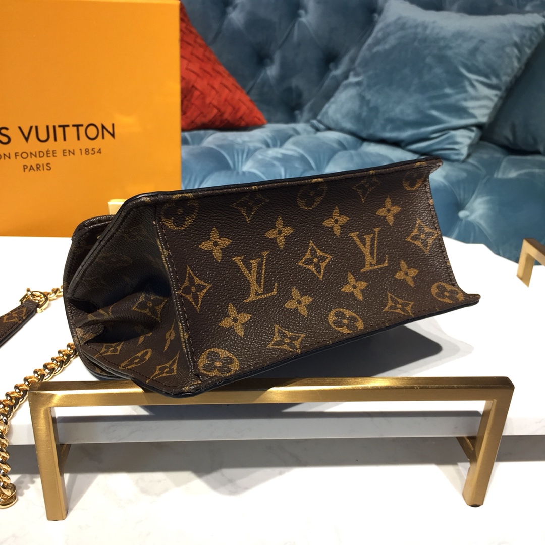 Louis Vuitton LV WYNWOOD Tote Handbag M90516